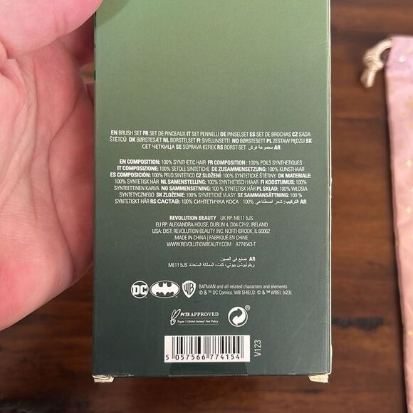 DC X Revolution Poison Ivy Make Up Brush Set 4 Piece NWT Ipsy drawstring bag - Picture 5 of 9